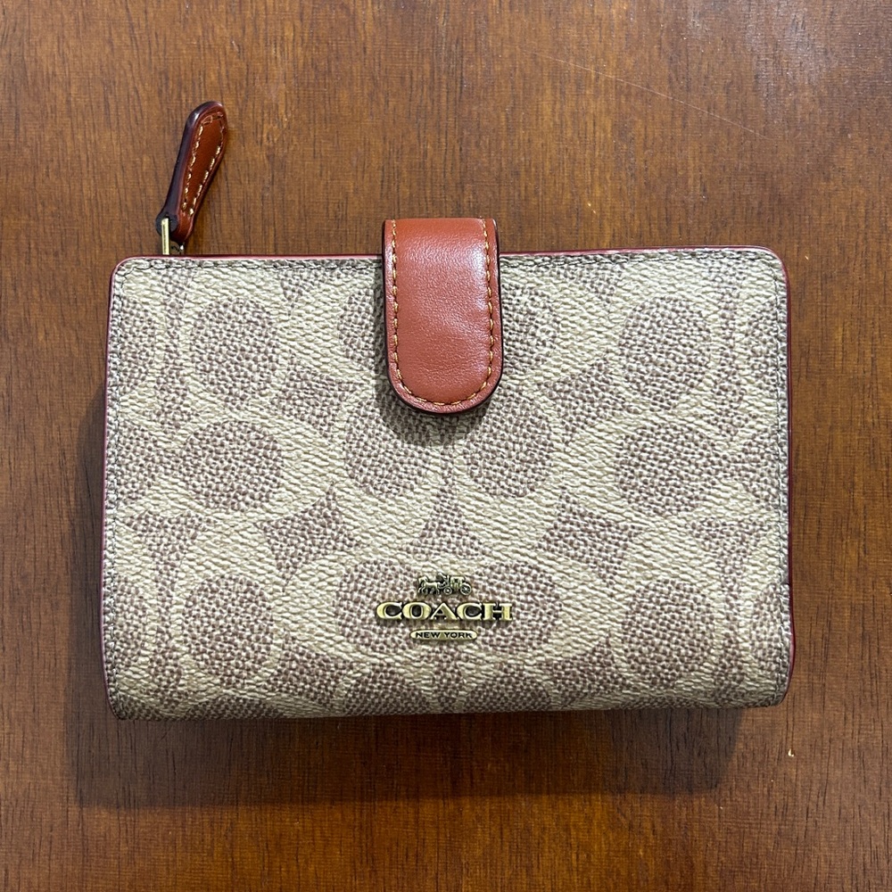 Coach colorblock signature canvas medium corner zip wallet